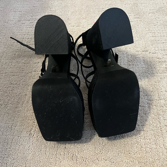 URBAN OUTFITTERS PLATFORM STRAPPY HEELS - Picture 4 of 4